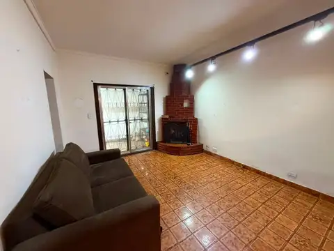 Casa en Alquiler con 1 cochera