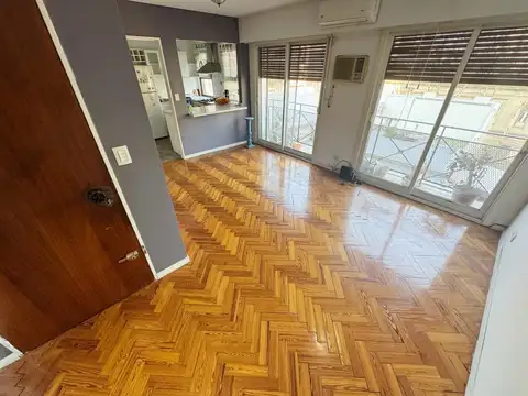 3 de Febrero  al 900