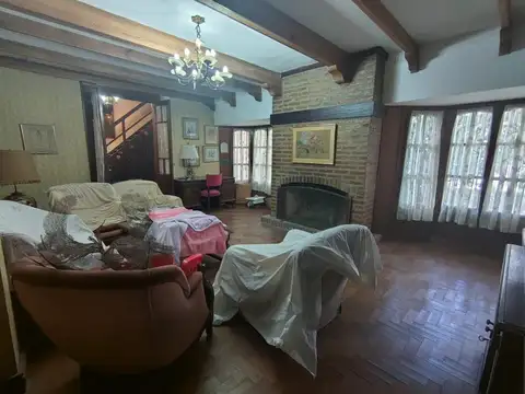 Casa 8 ambientes con 5 baños