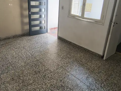 EXCELENTE DPTO EN PB DE 3 AMBIENTES CON 2 PATIOS SIN EXPENSAS