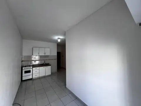 ALQUILER MONOAMBIENTE CON BALCON EN CASEROS