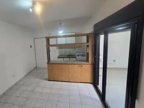 Depto Tipo Casa en Alquiler en Monte Castro, $ 750.000