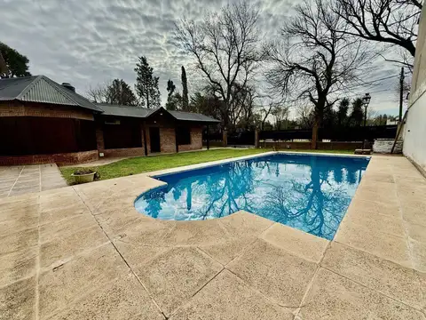 Casa de 2 Dormitorios en Venta - Funes