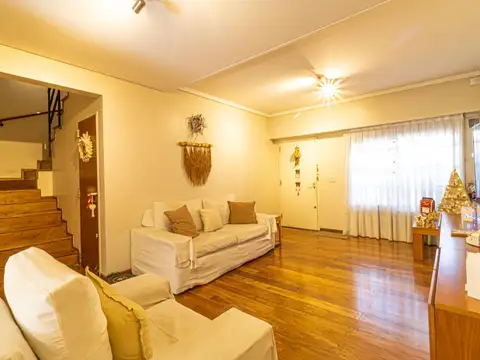 Depto Tipo Casa en Venta con 1 cocheras