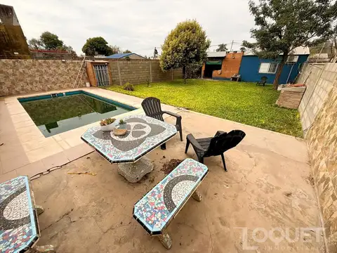 Casa de tres dormitorios, patio verde con pileta en Santo Tome