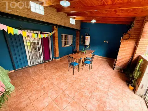 Casa 6 ambientes con 2 baños