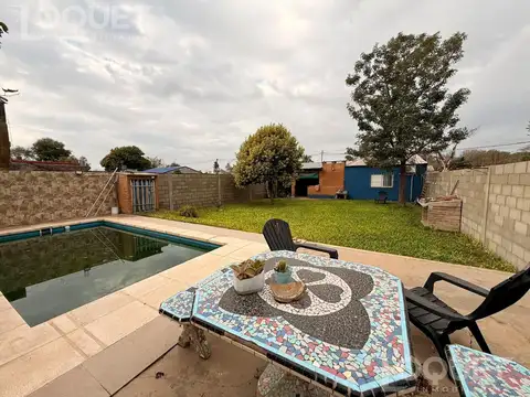 Casa 3 dormitorios y patio verde con piscina en venta. Santo Tome, Santa Fe