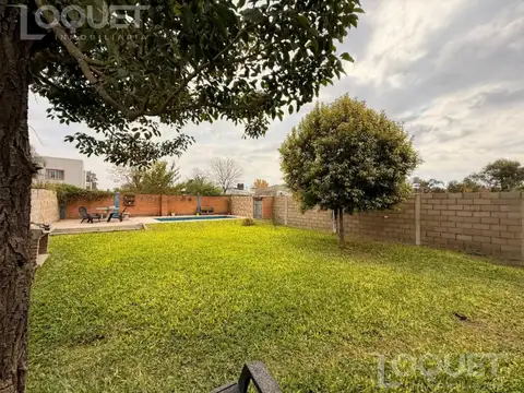 Casa 3 dormitorios y patio verde con piscina en venta. Santo Tome, Santa Fe