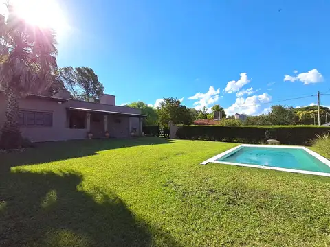 Hermosa casa 3 dormitorios con amplio parque