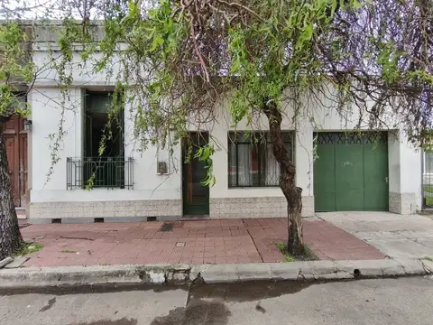 Casa céntrica con gran potencial y garaje.