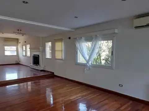Casa en Venta con 3 cocheras