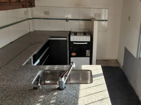Casa 3 ambientes con 1 baño
