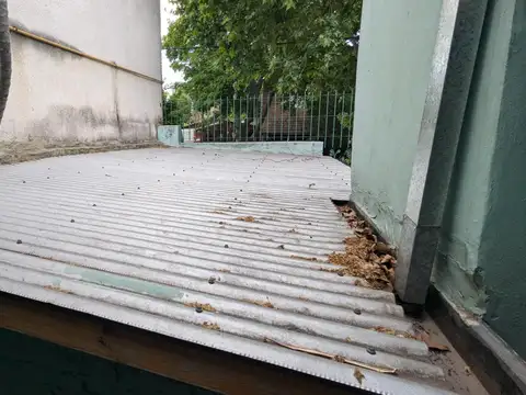 Venta Casa + Local y Garaje en - Uriarte Al 200, Lanús o