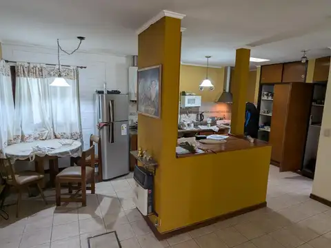 Venta Casa + Local y Garaje en - Uriarte Al 200, Lanús o