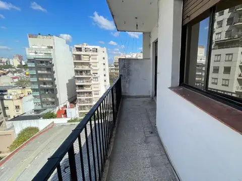 Alquiler 4 ambientes con balcón