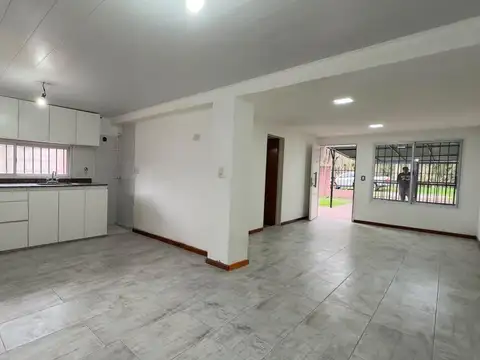 Casa 4 ambientes con 1 baño