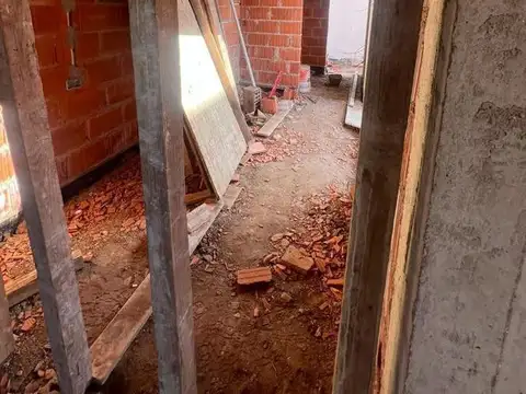 VENTA QUEBRADA DE MANANTIALES CON PILETA 200 M2 CUBIERTOS