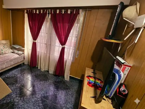 VENTA CASA UN DOMIRTORIOS, COCHERA ARROYITO
