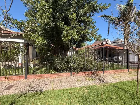Casa en Venta con 4 cocheras