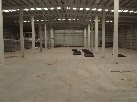 Depósito en La Reja