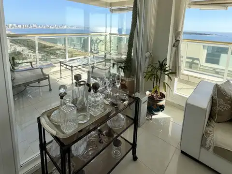 Departamento en Venta en Playa Mansa, USD 1.190.000
