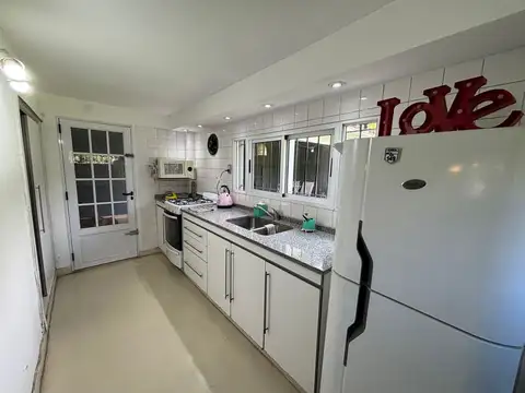 Casa 3 dormitorios con jardín y pileta 1 cuadra estación!