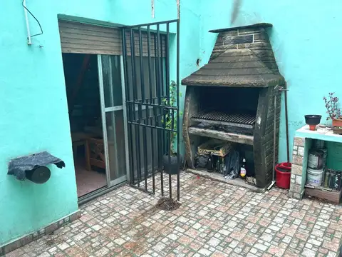 VENTA PH DE 3 AMBIENTES CON PATIO Y TERRAZA PROPIA EN LUGANO