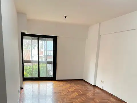 DEPTO 3 AMB, CON BALCÓN, CONTRAFRENTE CON VISTA VERDE!