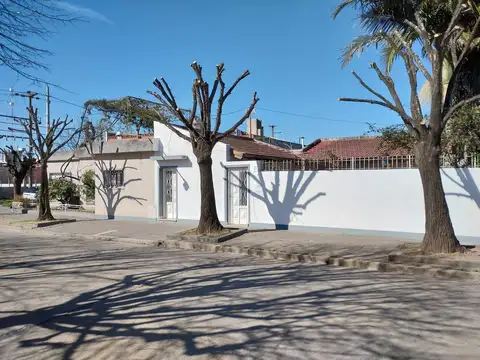 Casa en Venta con 3 cocheras