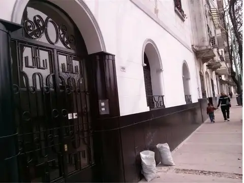 Ambiente y Medio. Bajas Expensas. Zona Once,