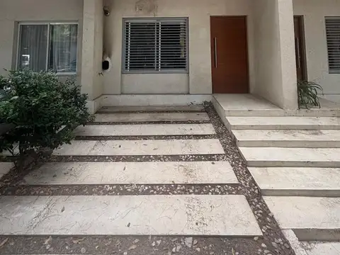Casa en Venta en Barrio Parque Leloir, USD 193.000