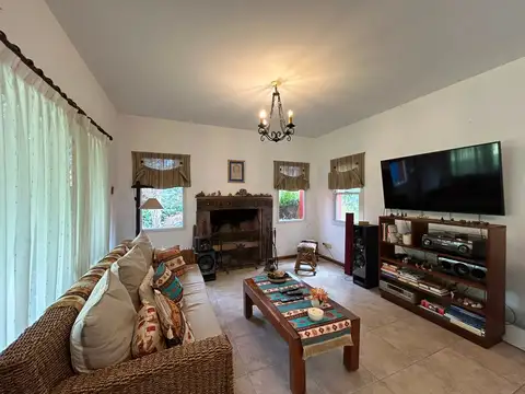 VENTA CASA 4 AMB + DEPENDENCIA CON PARQUE - FÁTIMA