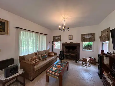 VENTA CASA 4 AMB + DEPENDENCIA CON PARQUE - FÁTIMA