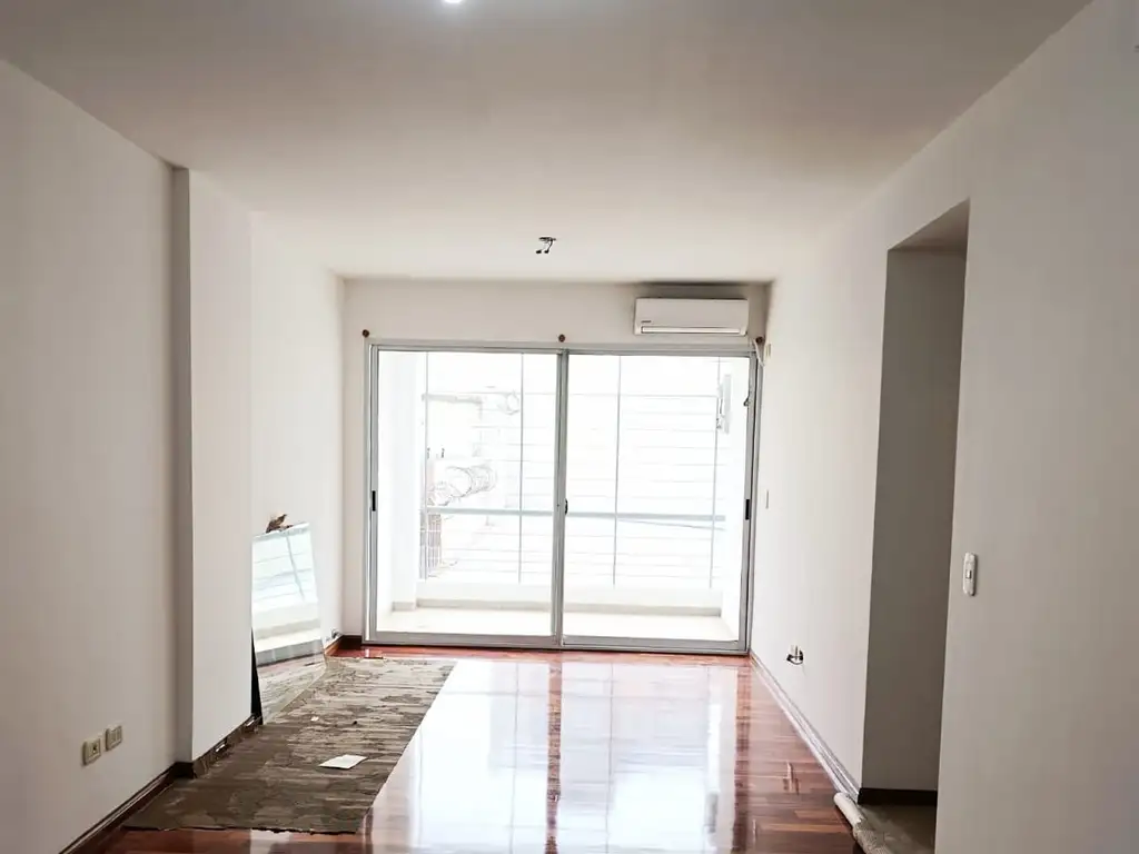 Rafaela 5000, Piso 1