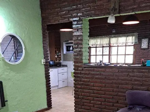 Casa en Venta con 2 cocheras