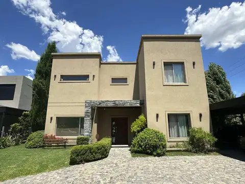 Casa en Alquiler Temporal con 5 cocheras