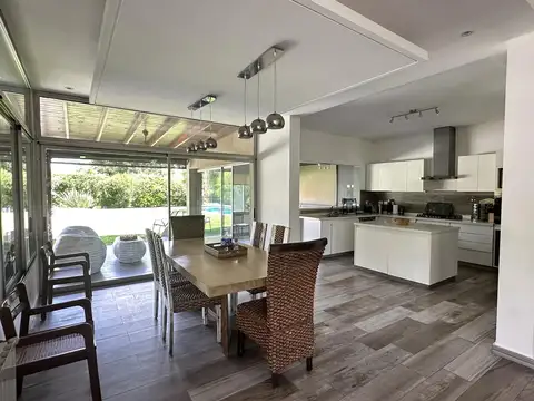 Casa en Alquiler Temporal con 5 cocheras