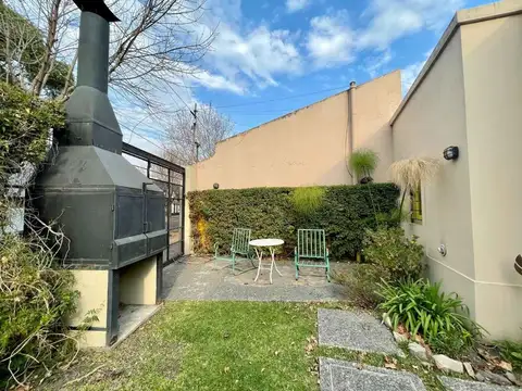 Venta casa patio parrilla Castelar lote propio