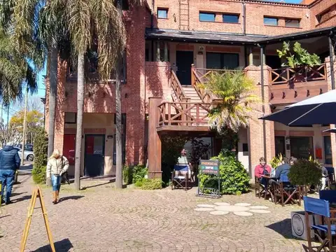 Blanco Encalada 88 Local 2  Lomas de San Isidro