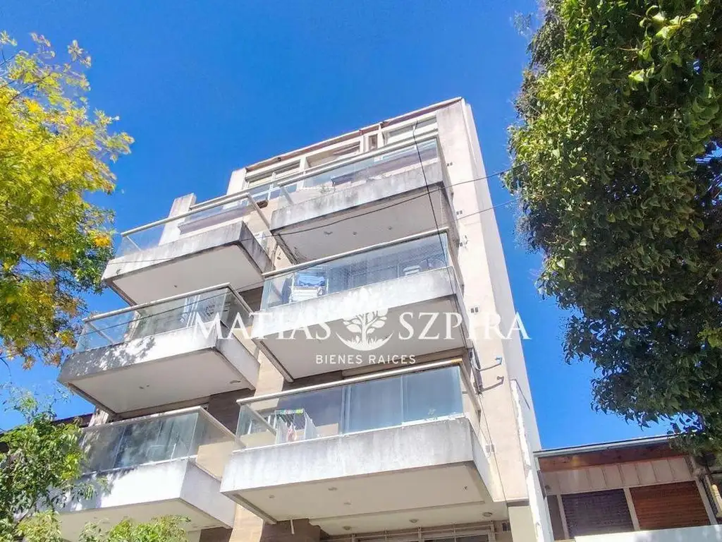 ESTEVES SAGUI 102. Entre Av Rivadavia