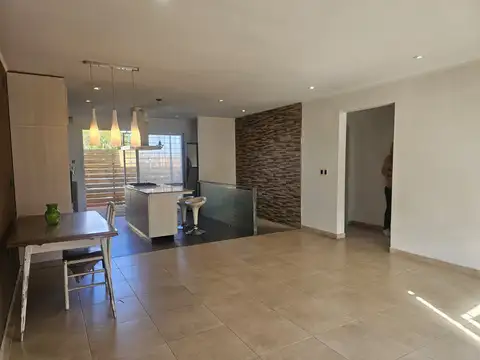 IMPECABLE MODERNO Y NUEVO 3 AMBIENTES  EN PLANTA ALTA.CON COCHERA
