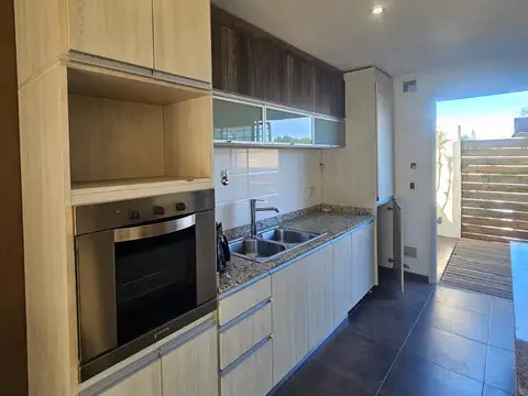 Depto Tipo Casa en Venta en Temperley, USD 88.000