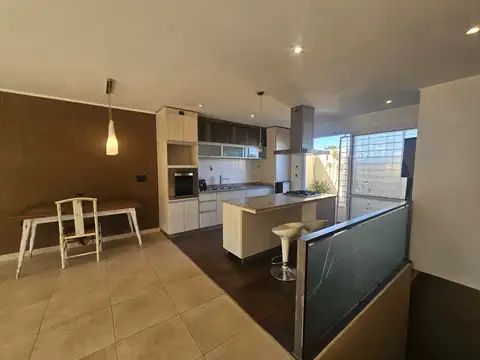 Depto Tipo Casa en Venta de 3 ambientes