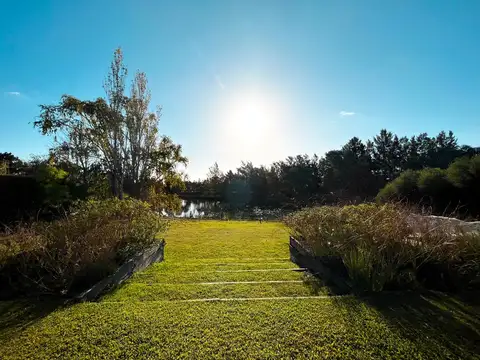 Casa 9 ambientes con 3 baños