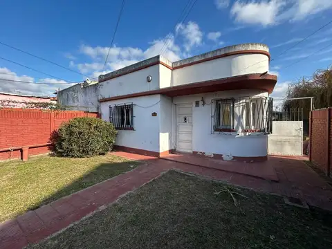 casa  para dos familias con depto de 3 ambientes en llavallol
