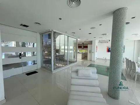 Casa en Alquiler con 2 cocheras
