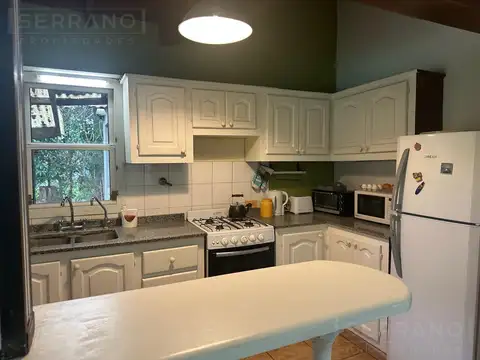Casa 4 ambientes con 2 baños