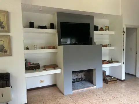 Casa en Alquiler con 2 cocheras