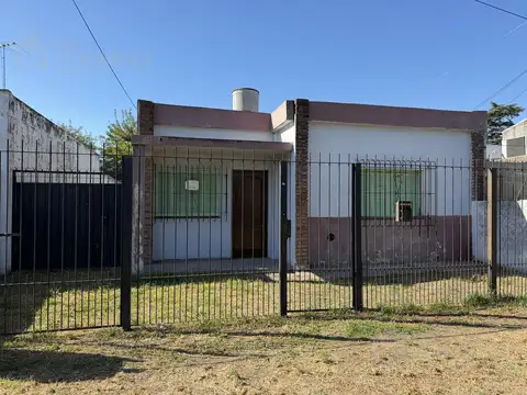 Casa 2 Amb. en Alquiler A 100 mts. Ruta 23, Moreno