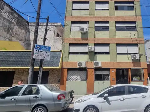 EN VENTA EN CASEROS DEPARTAMENTO DE 2 AMBIENTES EN PLANTA BAJA CON PATIO - FICHA 10174